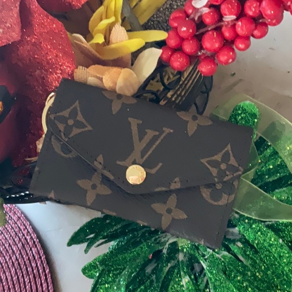 💙SOLD💙. 🔥LOUISE VUTTON🔥 MONOGRAM CARD HOLDER - Picture 2 of 4